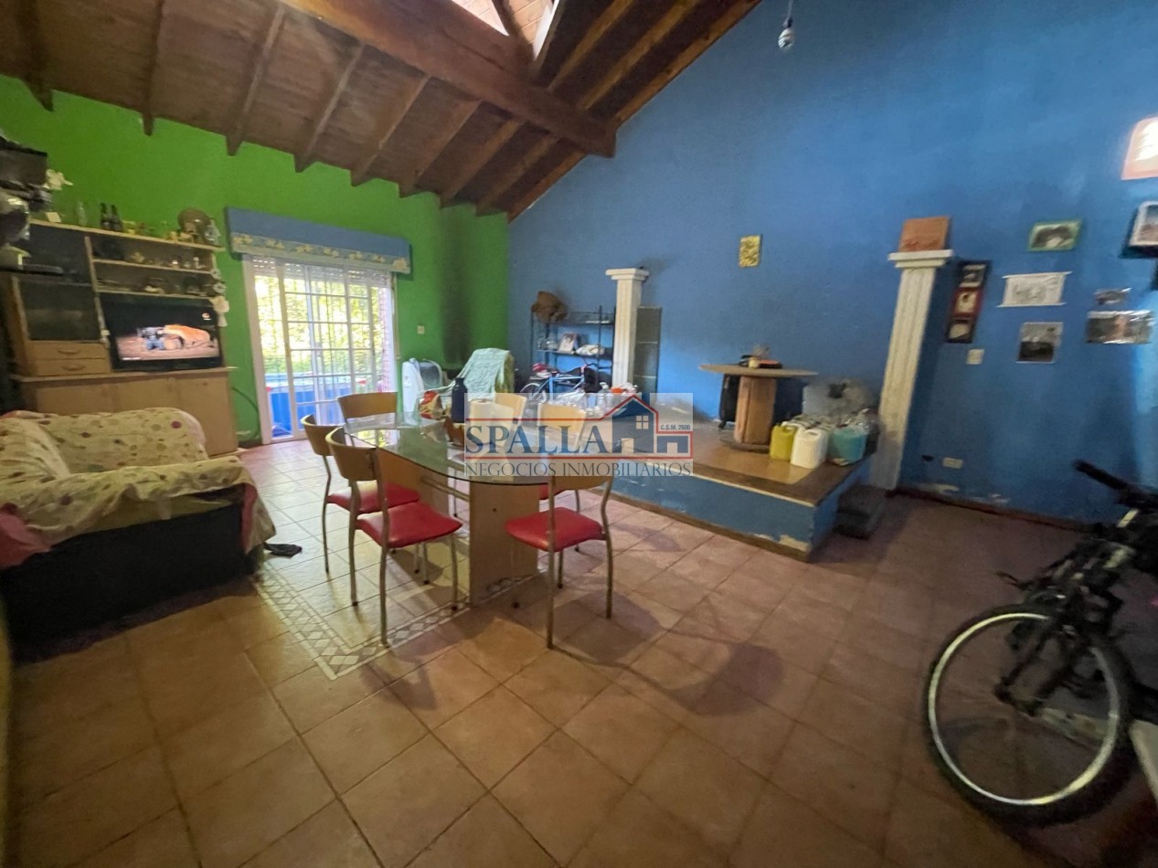 CASA EN VENTA - 4 AMBIENTES - PILAR CENTRO 