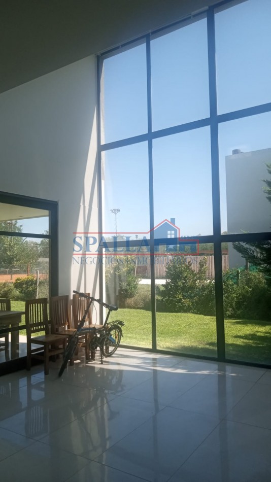 VENTA CASA 4 AMBIENTES EN BARRIO CERRADO LAGOON PILAR