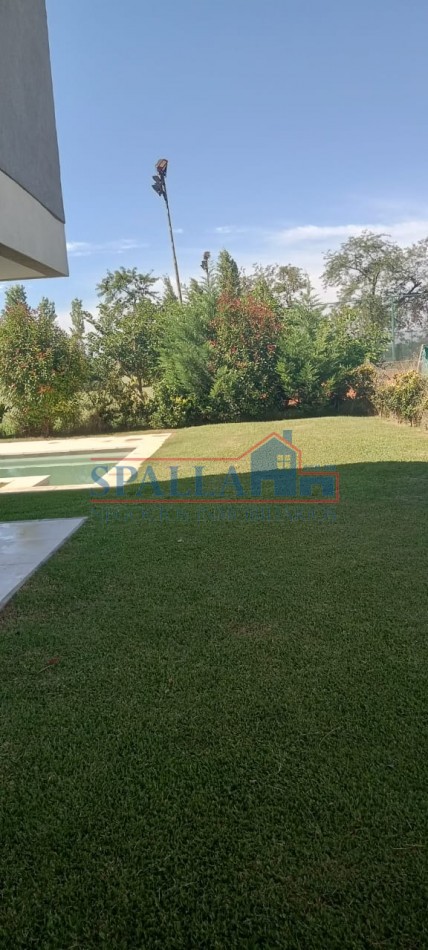 VENTA CASA 4 AMBIENTES EN BARRIO CERRADO LAGOON PILAR