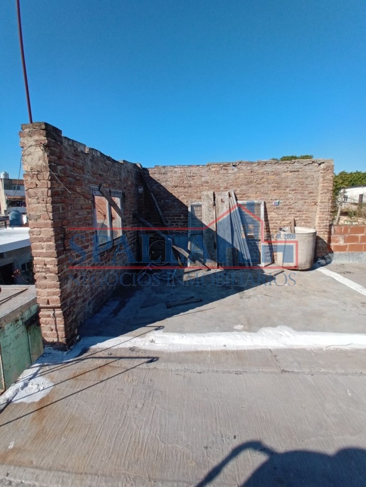 CASA 4 AMBIENTES EN VENTA- ESQUINA ESTRATEGICA Y ZONA MUY TRANSITADA, GRAND BOURG.