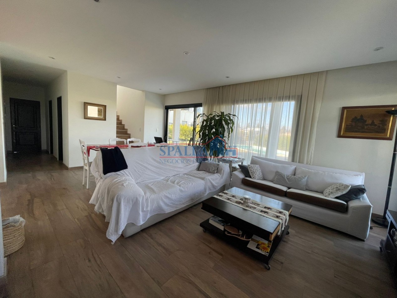 VENTA CASA 5 AMBIENTES AREA 1 BARRIO SAN SEBASTIAN 