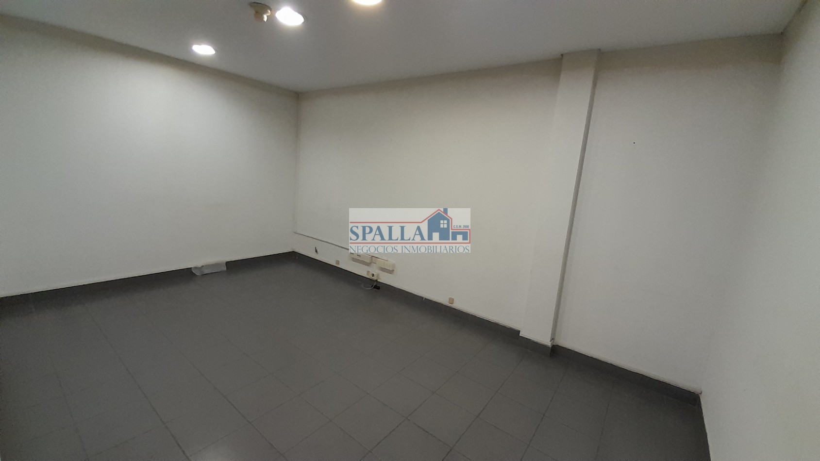ALQUILER EDIFICIO CON OFICINAS, CENTRO DE PILAR A METROS DE PANAMERICANA KM 53