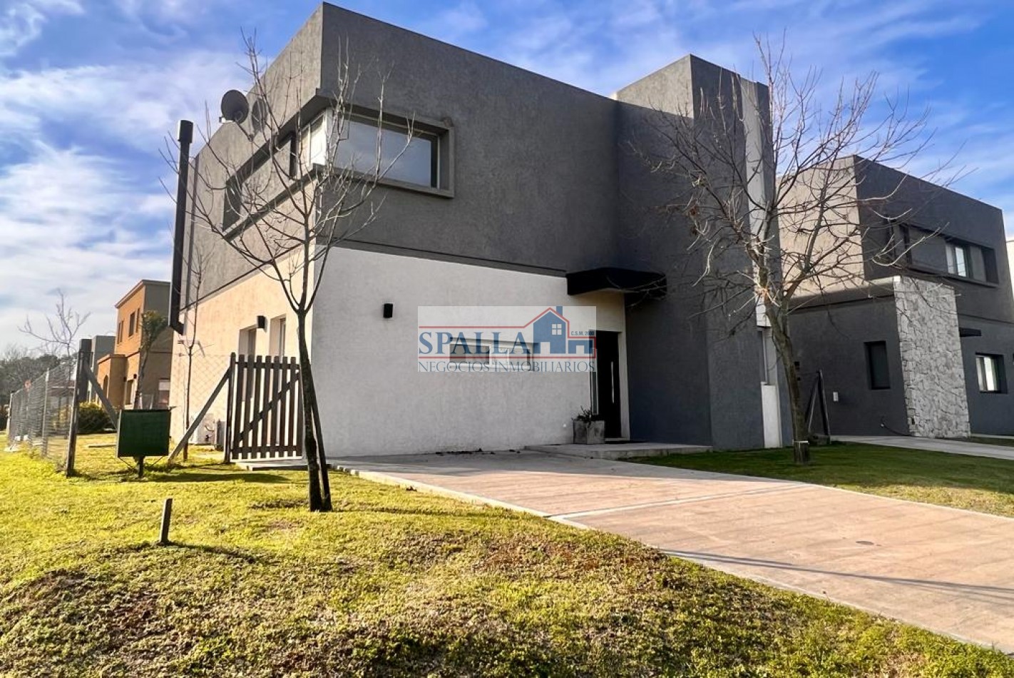 VENTA CASA 5 AMBIENTES, CON RENTA EN BARRIO EL ALJIBE - OPORTUNIDAD INVERSION