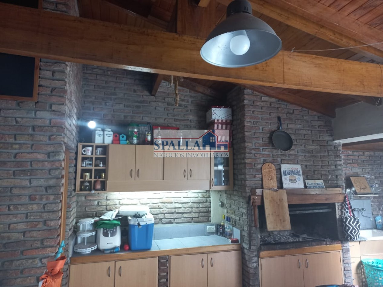 VENTA OPORTUNIDAD CASA 5 AMBIENTES CON PILETA Y QUINCHO AVELLANEDA WILDE - APTO CREDITO
