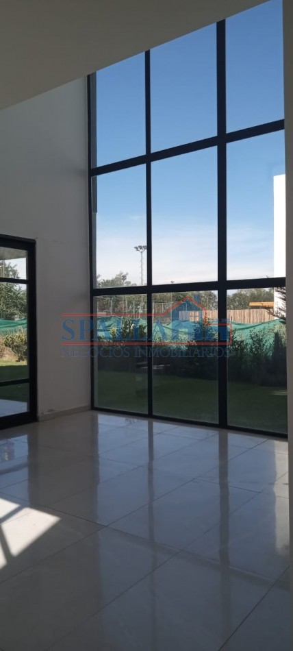 VENTA CASA 4 AMBIENTES EN BARRIO CERRADO LAGOON PILAR