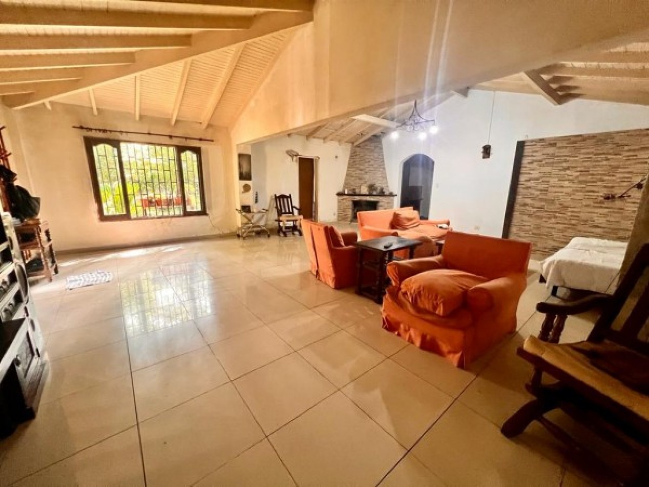 CASA QUINTA EN VENTA EN LOTE DE 3000 M2 - 6 AMBIENTES - ESCUCHA OFERTAS - PILAR A REFACCIONAR