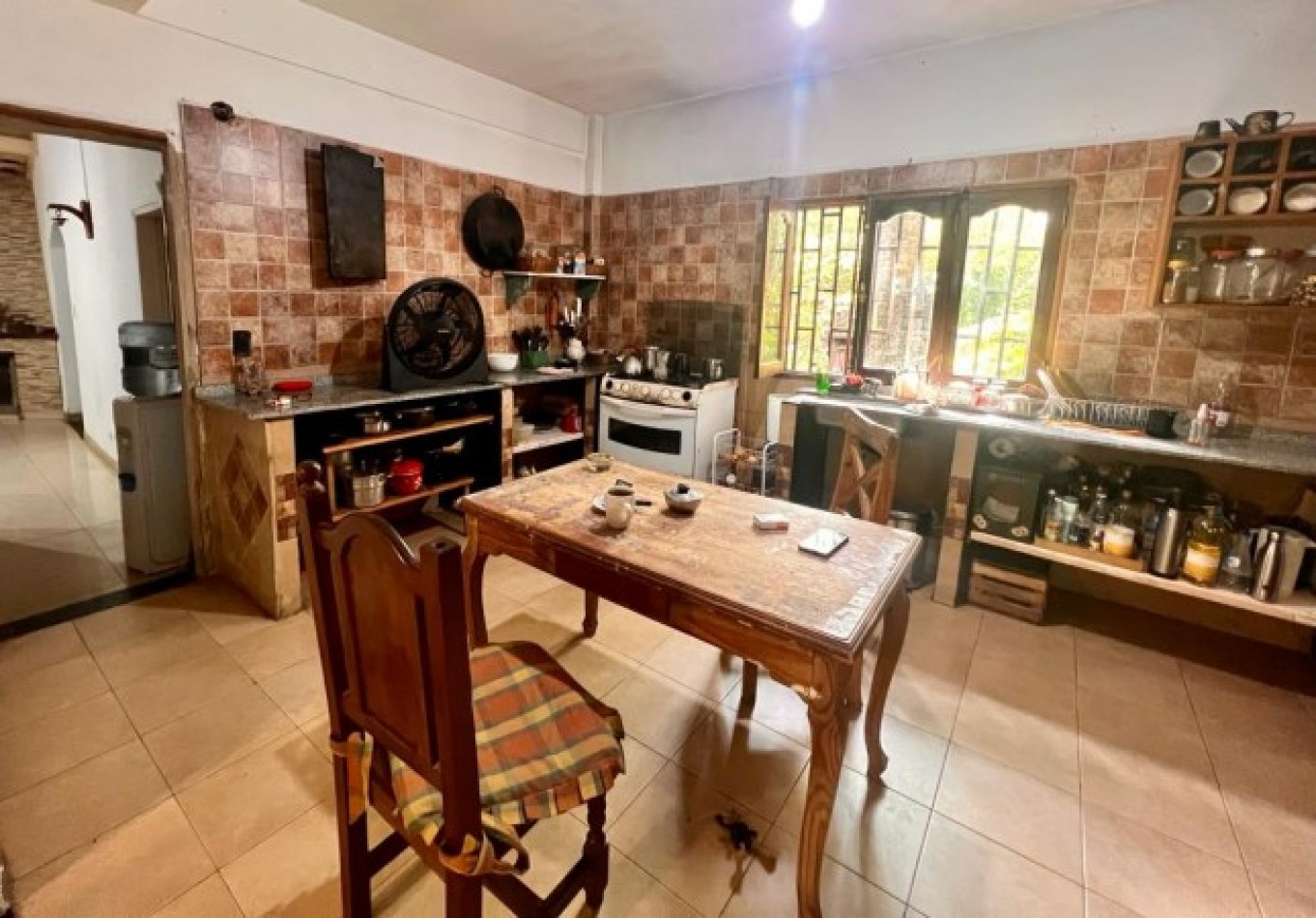 CASA QUINTA EN VENTA EN LOTE DE 3000 M2 - 6 AMBIENTES - ESCUCHA OFERTAS - PILAR A REFACCIONAR