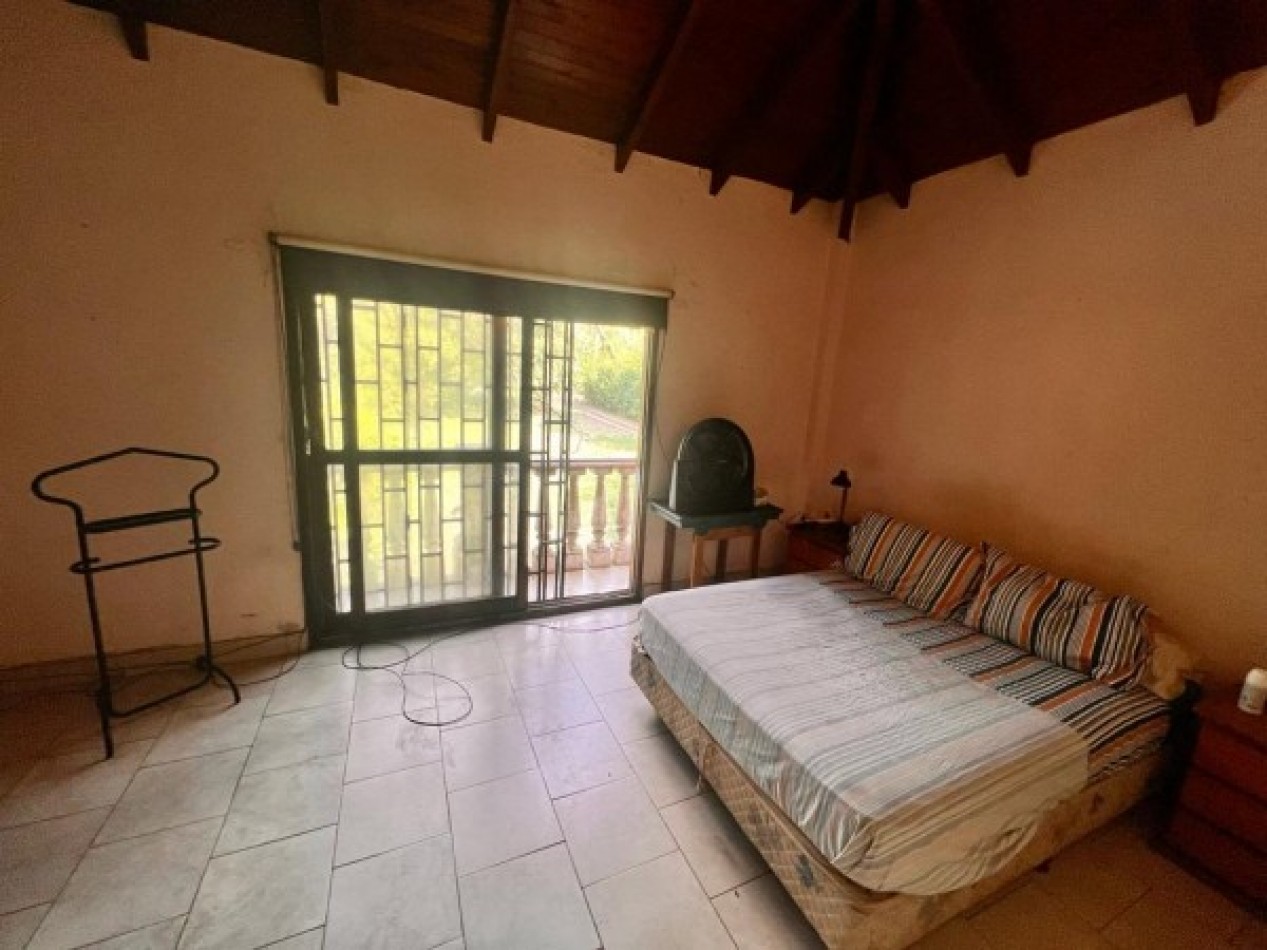 CASA QUINTA EN VENTA EN LOTE DE 3000 M2 - 6 AMBIENTES - ESCUCHA OFERTAS - PILAR A REFACCIONAR