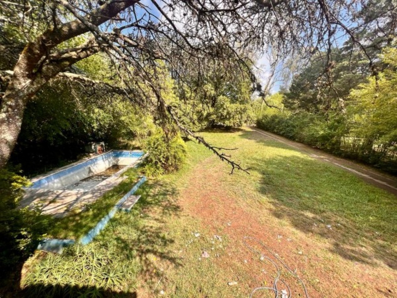 CASA QUINTA EN VENTA EN LOTE DE 3000 M2 - 6 AMBIENTES - ESCUCHA OFERTAS - PILAR A REFACCIONAR