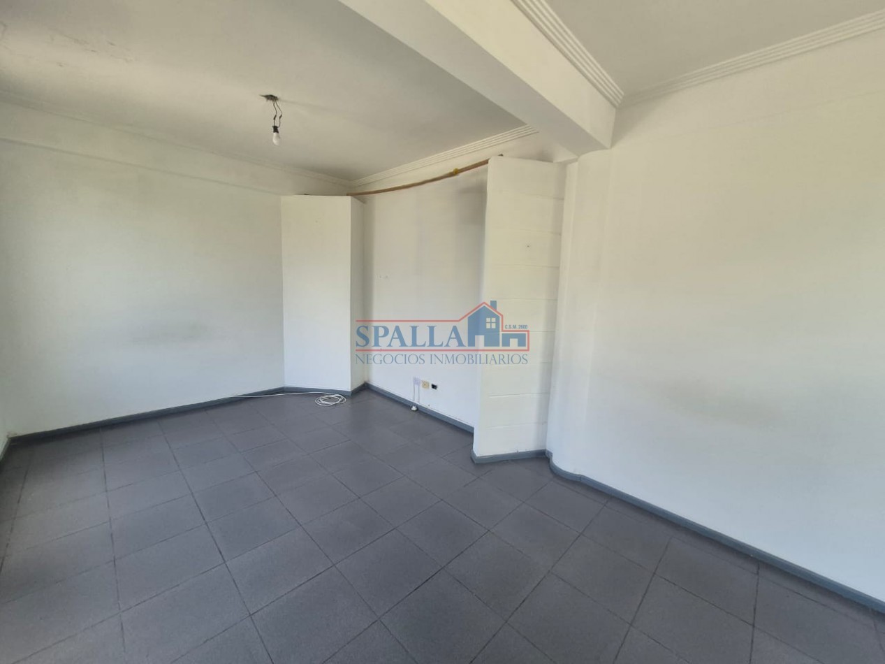 VENTA LOCAL COMERCIAL CON ESTACIONAMIENTO PROPIO PILAR CENTRO