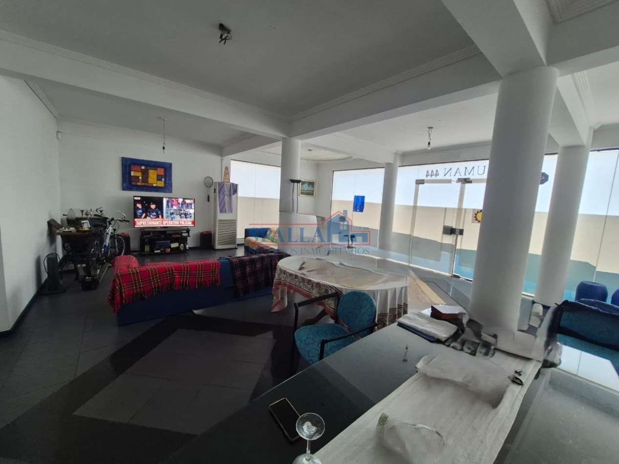 VENTA LOCAL COMERCIAL CON ESTACIONAMIENTO PROPIO PILAR CENTRO