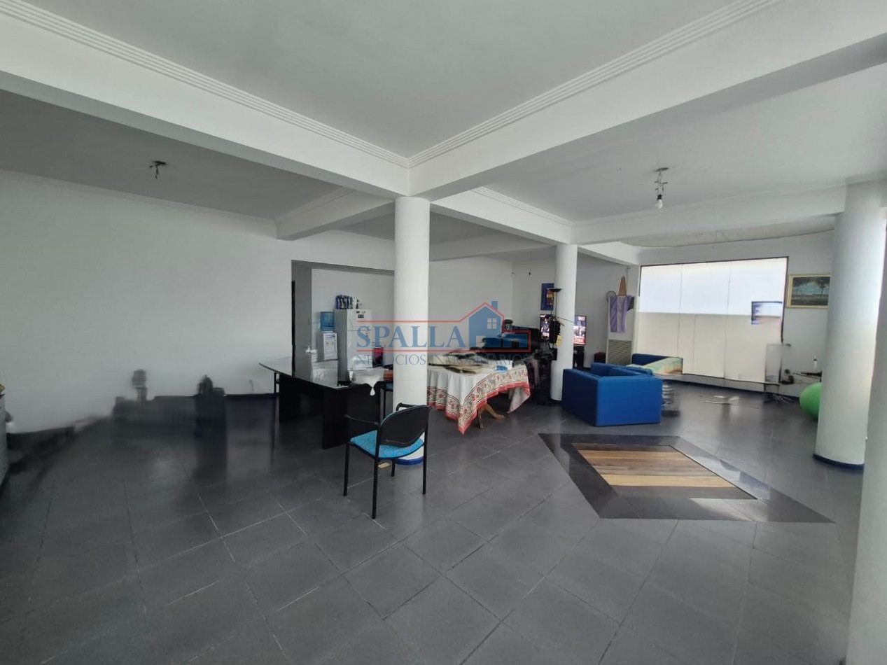 VENTA LOCAL COMERCIAL CON ESTACIONAMIENTO PROPIO PILAR CENTRO