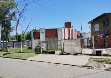 CASA CON LOCAL Y DEPARTAMENTO EN VENTA 