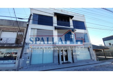 ALQUILER EDIFICIO CON OFICINAS, CENTRO DE PILAR A METROS DE PANAMERICANA KM 53