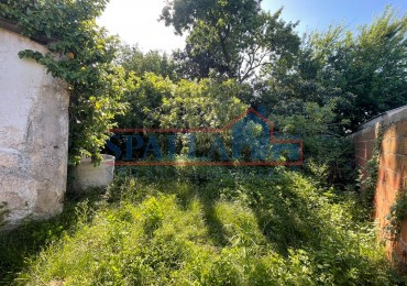 VENTA TERRENO CON CASA PILAR CENTRO A REFACCIONAR O DEMOLER UR1