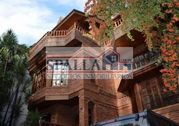 IMPONENTE CASA DE 11 AMBIENTES EN VENTA EN BELGRANO ZONA RESIDENCIAL 