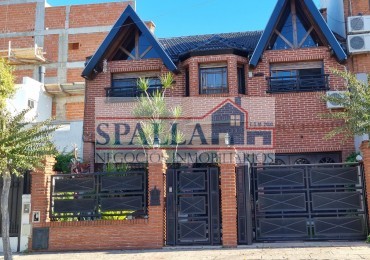 IMPONENTE CASA EN EL CORAZON DE BARRIO NAON - MATADEROS - CABA
