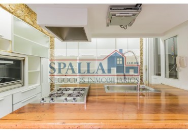 PH 4 AMBIENTES AL FRENTE CON PATIO, TERRAZA Y DOS COCHERAS EN RAMOS MEJIA - EN VENTA - APTO CREDITO