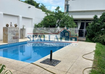 VENTA OPORTUNIDAD CASA 5 AMBIENTES CON PILETA Y QUINCHO AVELLANEDA WILDE - APTO CREDITO
